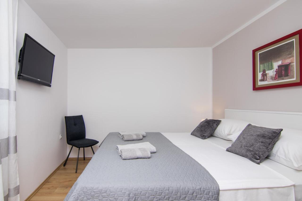 Apartman Mara Krk Town Buitenkant foto
