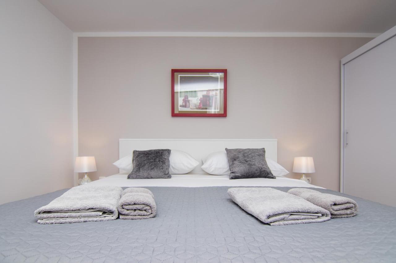 Apartman Mara Krk Town Buitenkant foto